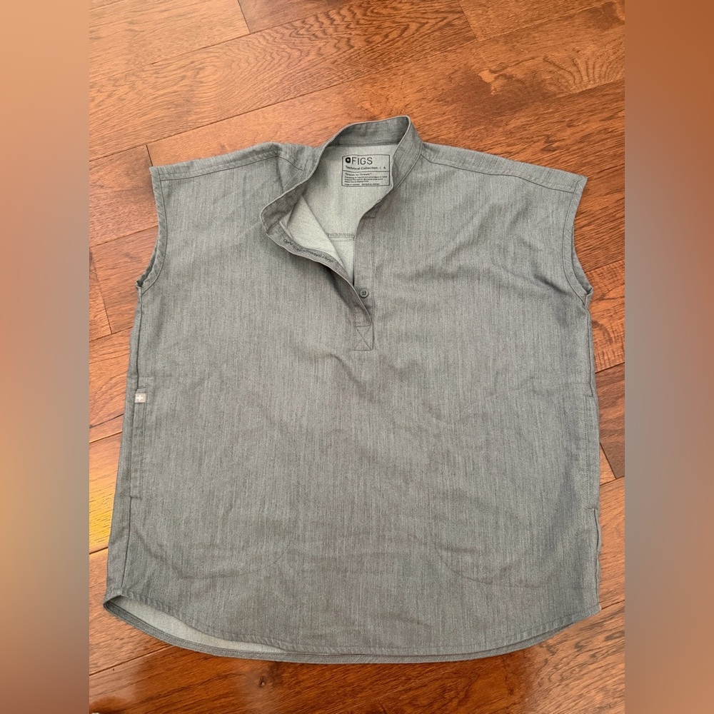 Figs Women’s Charcoal Sleeveless Scrub Top